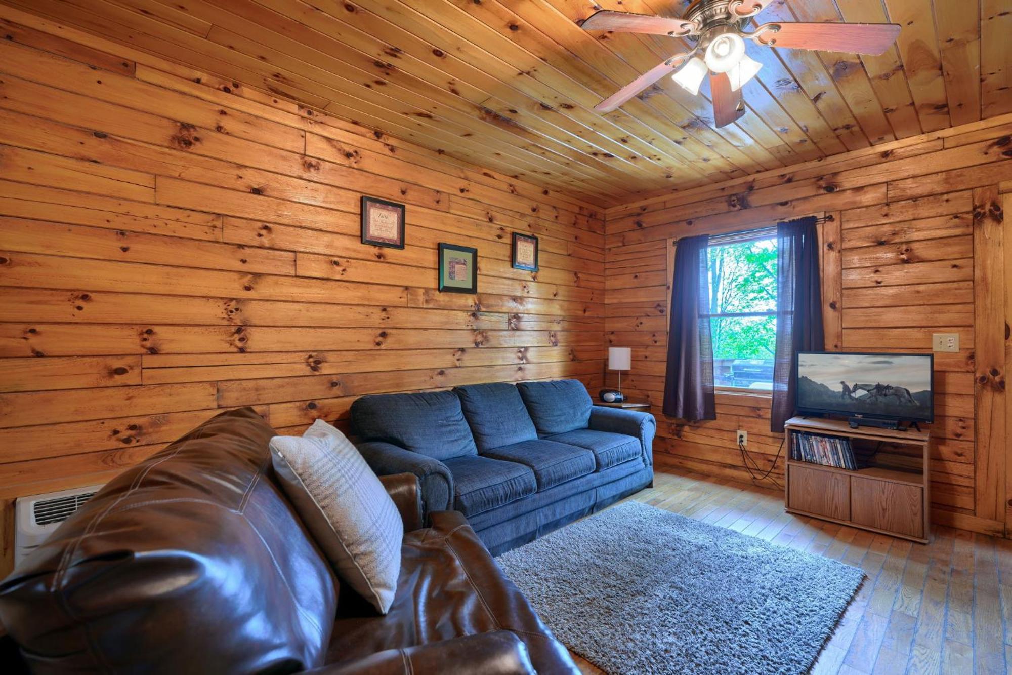 Blue Rose Cabins - Pine Ridge Cabin Logan Ngoại thất bức ảnh