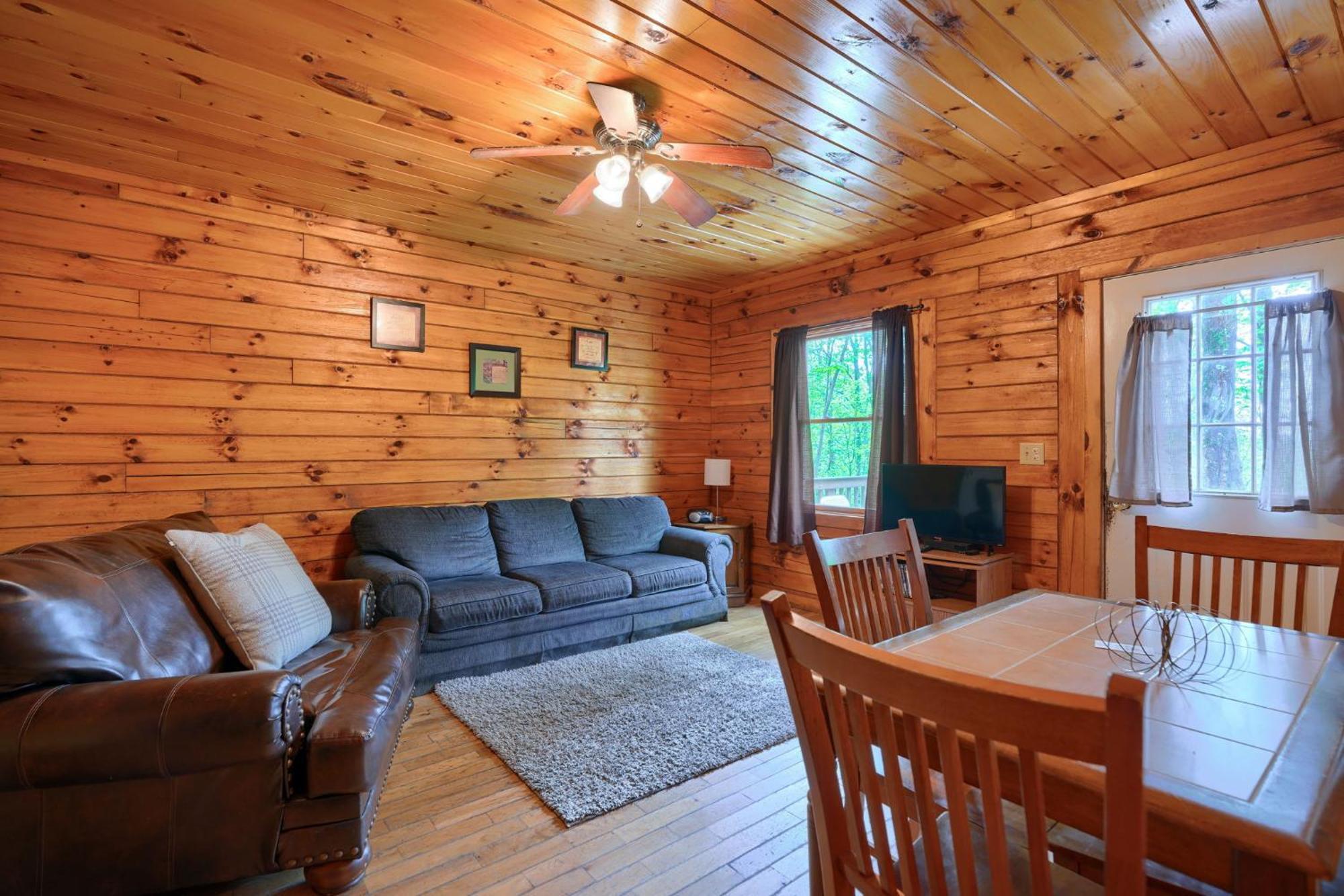 Blue Rose Cabins - Pine Ridge Cabin Logan Ngoại thất bức ảnh